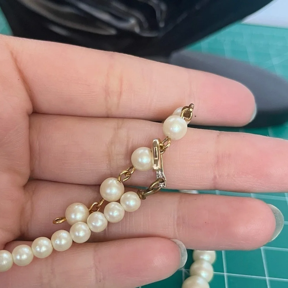 Vintage faux plastic pearl necklace